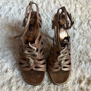 Via Spiga V-LISLEY Women’s Stiletto Ankle Strap Sandals (Shoe) SZ 8.5  Gold